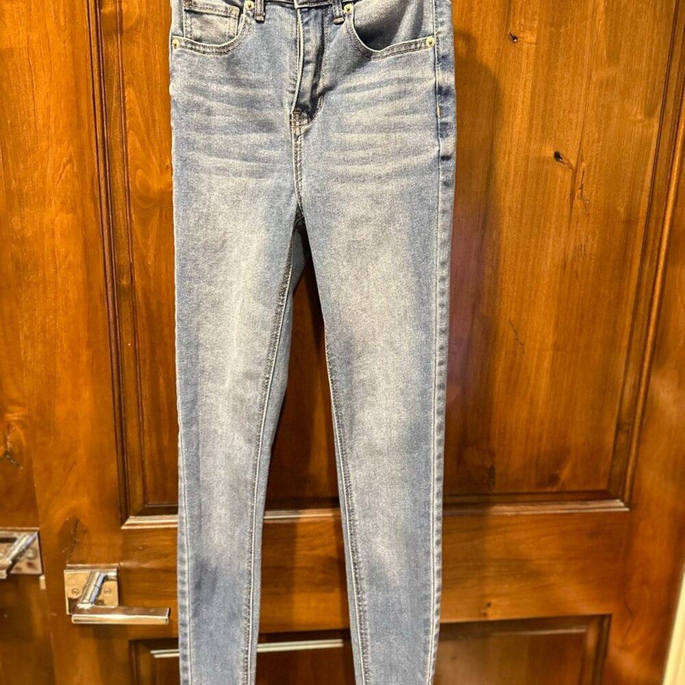 Abound Women's high rise light wash denim jeans, Size 23 - Picture 11 of 12